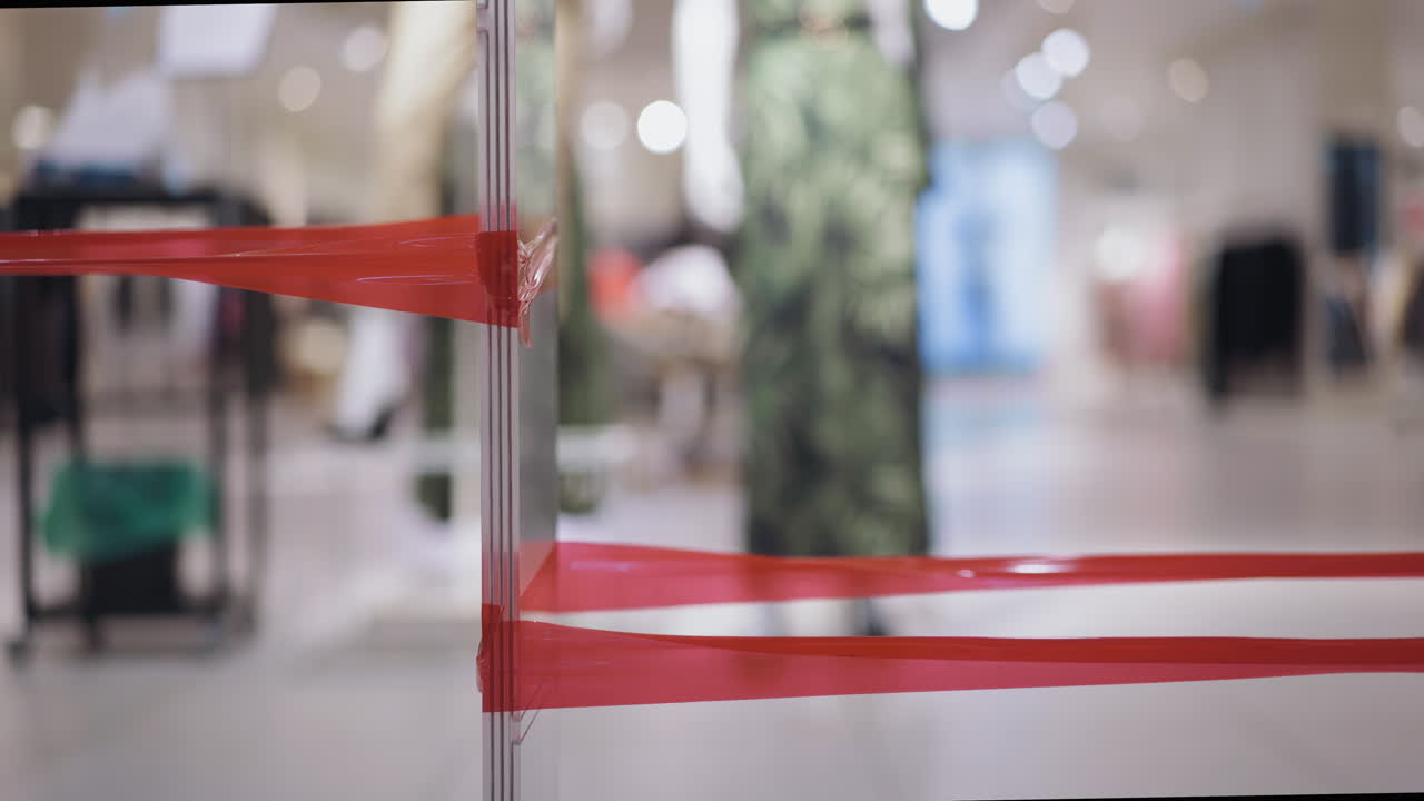 도 ⁇ 질 방지 보안 장비에 감싸진 빨간색 경고 스트립