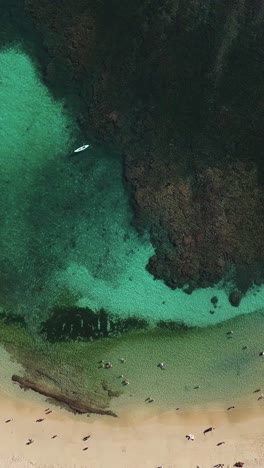 Vertical-screen,-aerial-view-of-a-coral-reef-in-beaches-of-Huatulco,-Oaxaca