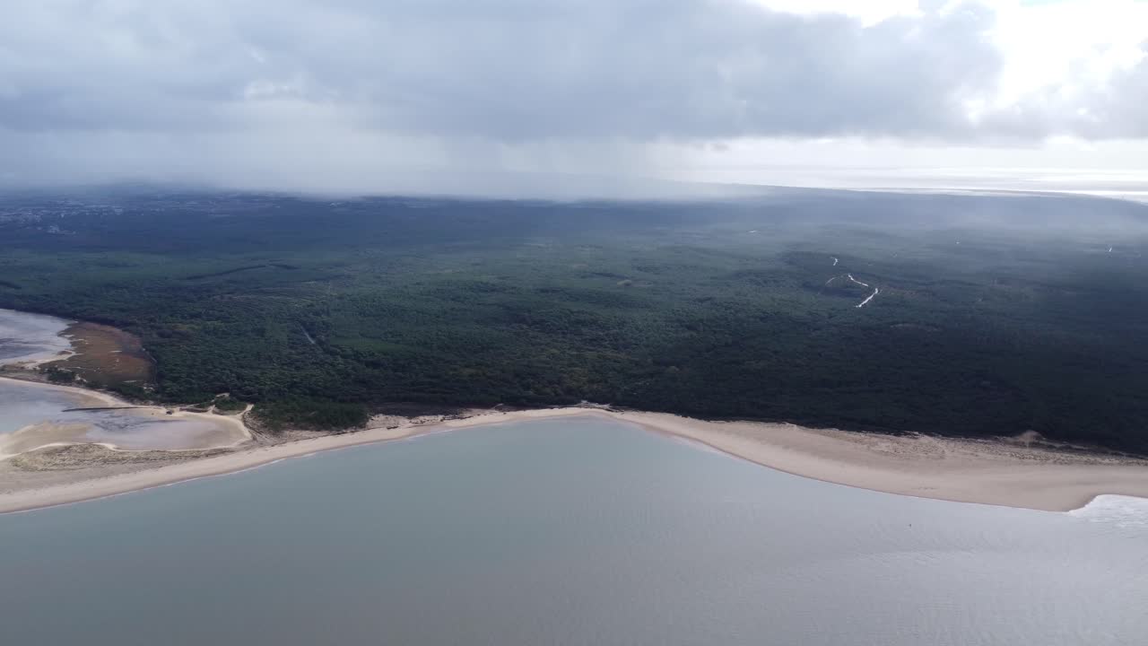 Île d'Oléron en Francia (Océano Atlántico) con dron