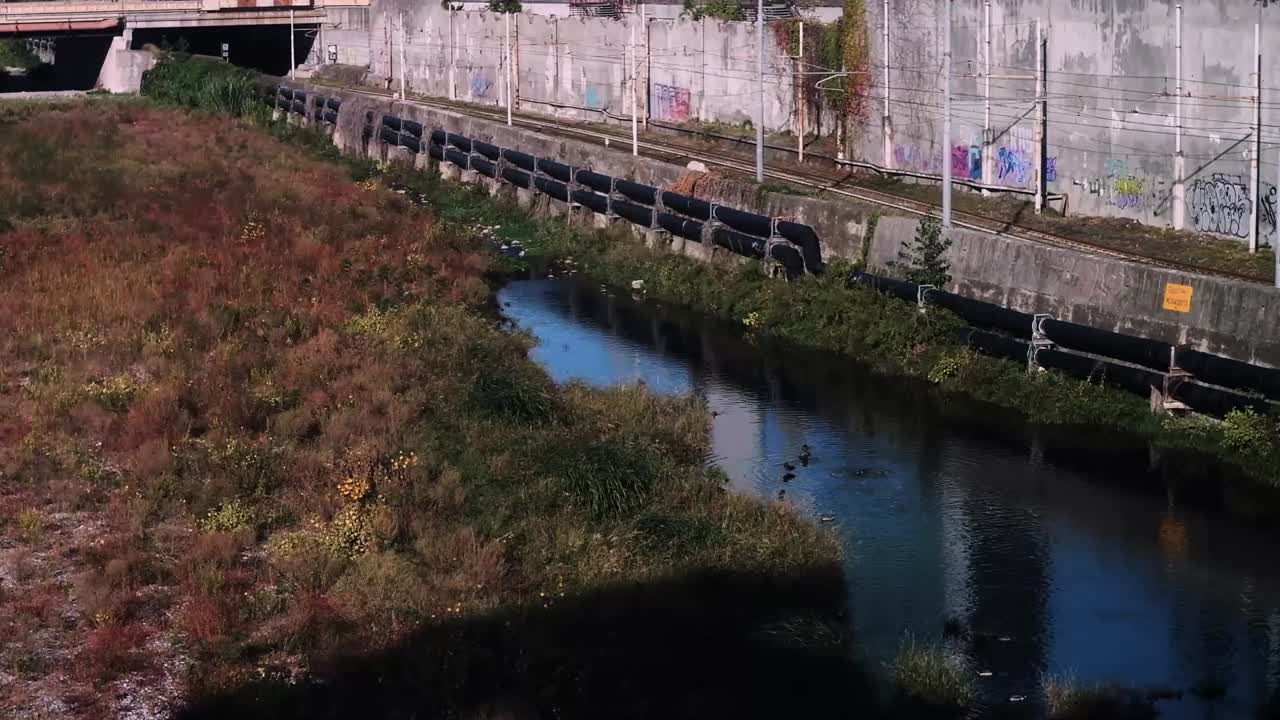 슬로우 모션으로 기차 창에서 보기