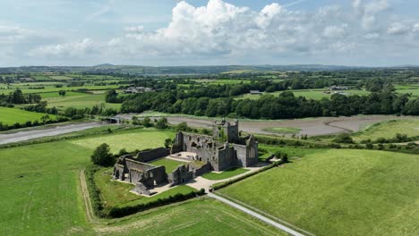 Drohnen-Enthüllung-Der-Abtei-Von-Dunbrody-In-Wexford,-Irland,-Gegründet-Nach-Der-Normannischen-Invasion-Im-Jahr-1170