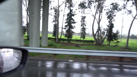 conducir a cámara lenta por la autopista