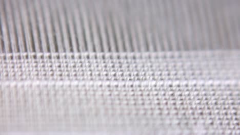 Nahaufnahme-Von-Textilien,-Die-Auf-Einem-Handwebstuhl-Gewebt-Werden