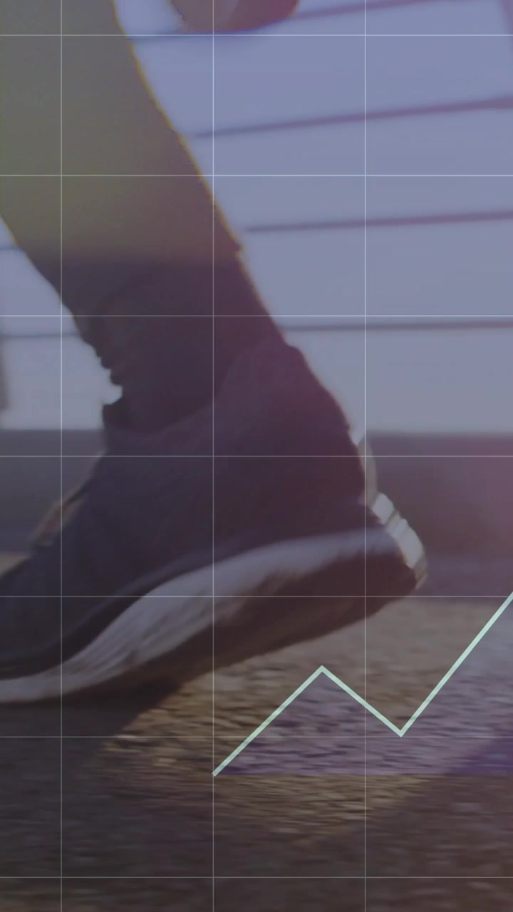 Video vertical: Rejilla apareciendo, corredor moviéndose sobre el suelo, gráfico ascendente mostrando la zancada para el fitness.