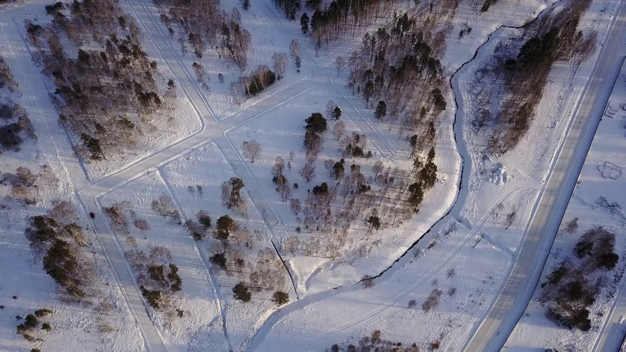 눈 인 숲 풍경 의 공중 사진