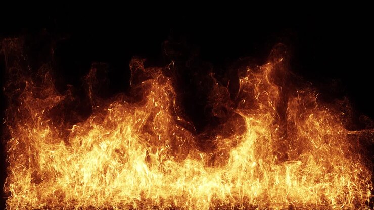 Dynamische Feuerflammen, die auf schwarzem Hintergrund brennen und verblassen