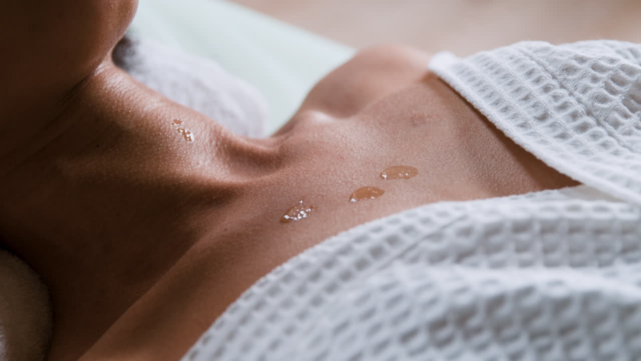 마사지를 받는 여자