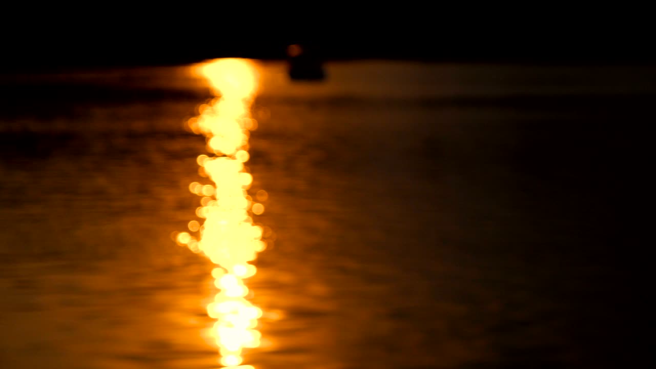 video de movimiento de 4k de la superficie del agua desenfocada