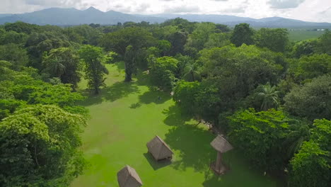 Una-Toma-Aérea-De-Las-Ruinas-Mayas-De-Quirigua-5