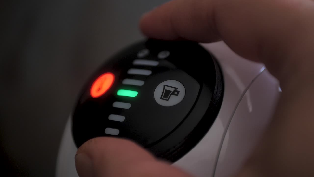 proceso de elaboración de café espresso con una cafetera nespresso