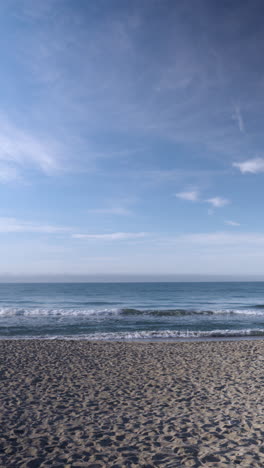 Gezeiten-Am-Strand-In-Vertikaler