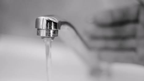 agua sequía falta de agua que entra por el grifo material de archivo-1