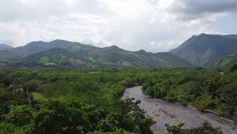 the mountains in utica colombia