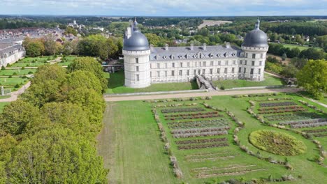 Vista-Aérea-Del-Castillo-De-Valençay,-Francia