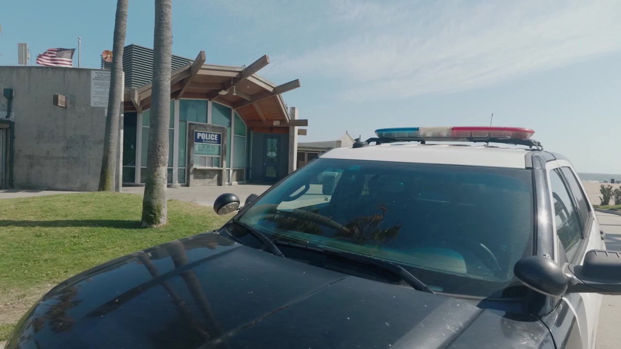 Voiture et poste de police du LAPD à Venice Beach, Californie