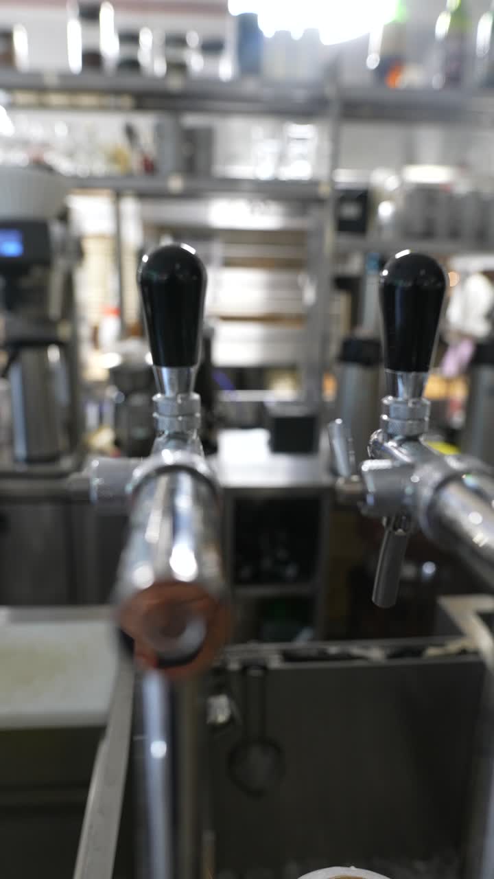 Kedai Kopi Komersial dengan Keran
