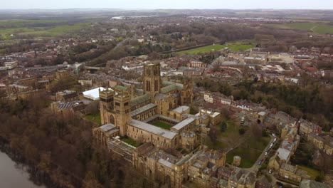 Aerial-arc-shot-of-Durham-Cathedral,-United-Kingdom