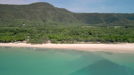 Toma-De-Drone-De-Una-Playa-Tropical-Australiana-Queensland