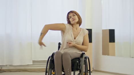 woman in wheelchair dancing and speaking with choreographer