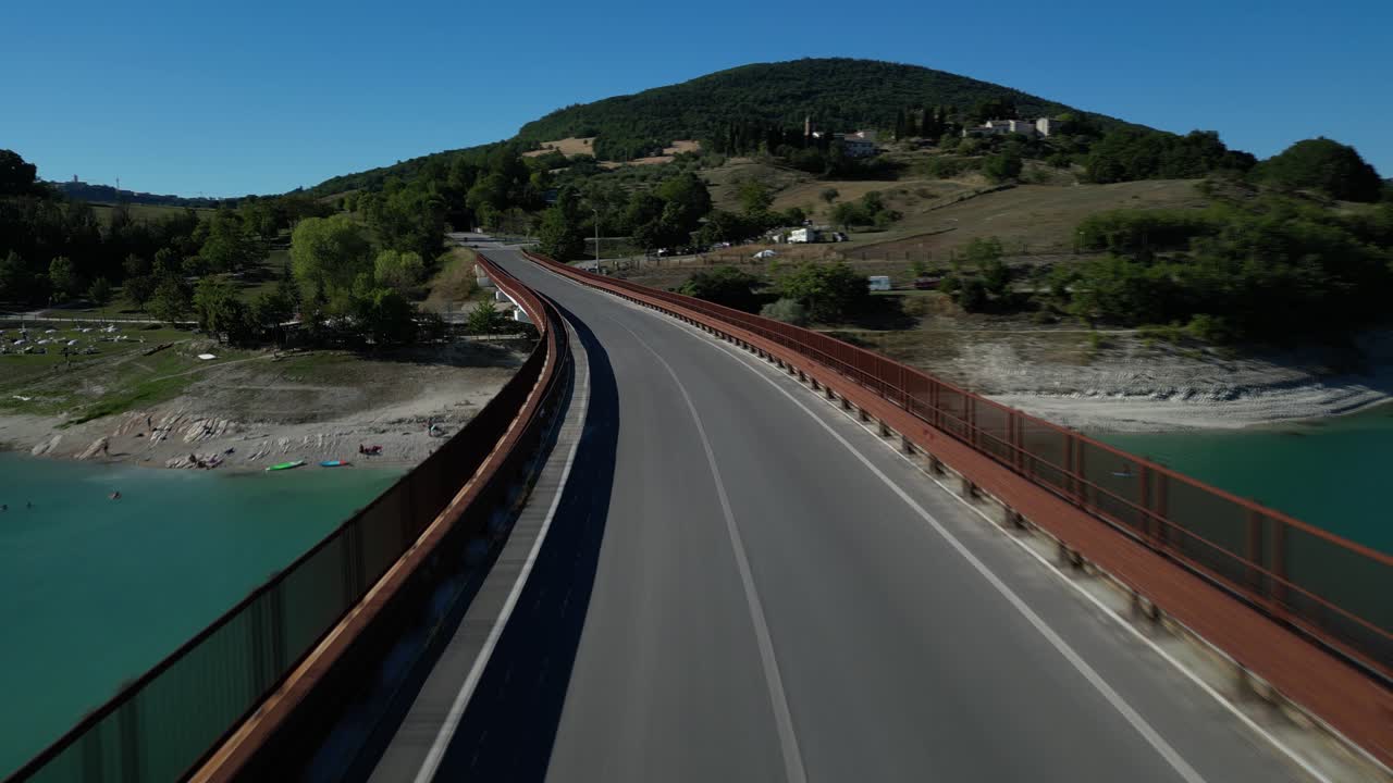 cingoli 호수-1에서 드론 샷