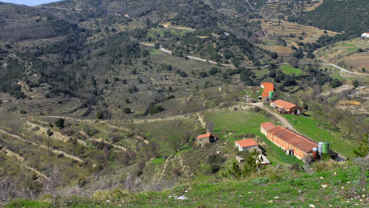 vista panorámica con bosque montañoso en el campo de españa