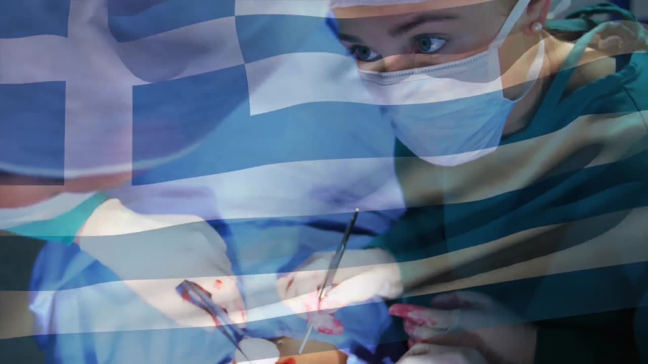 Animazione della bandiera della Grecia che sventola sopra chirurghi in sala operatoria