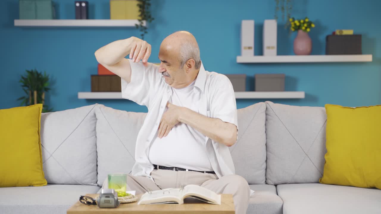 겨드랑이 가려움증이 있는  ⁇ 은이  ⁇ 이 문제