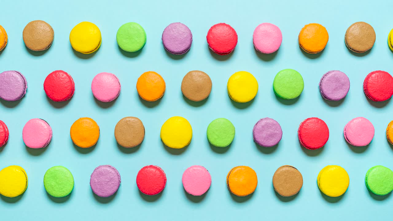 마카론은 줄을 서서 스 모션입니다. 다채로운 마카론  뷰.