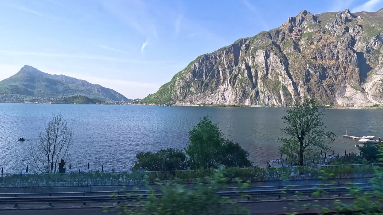 코모 호수와 주변 풍경을 보여주는 열차 여행