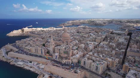 Hermosa-Valleta-Y-Basílica-De-Nuestra-Señora-Cúpula-En-Malta