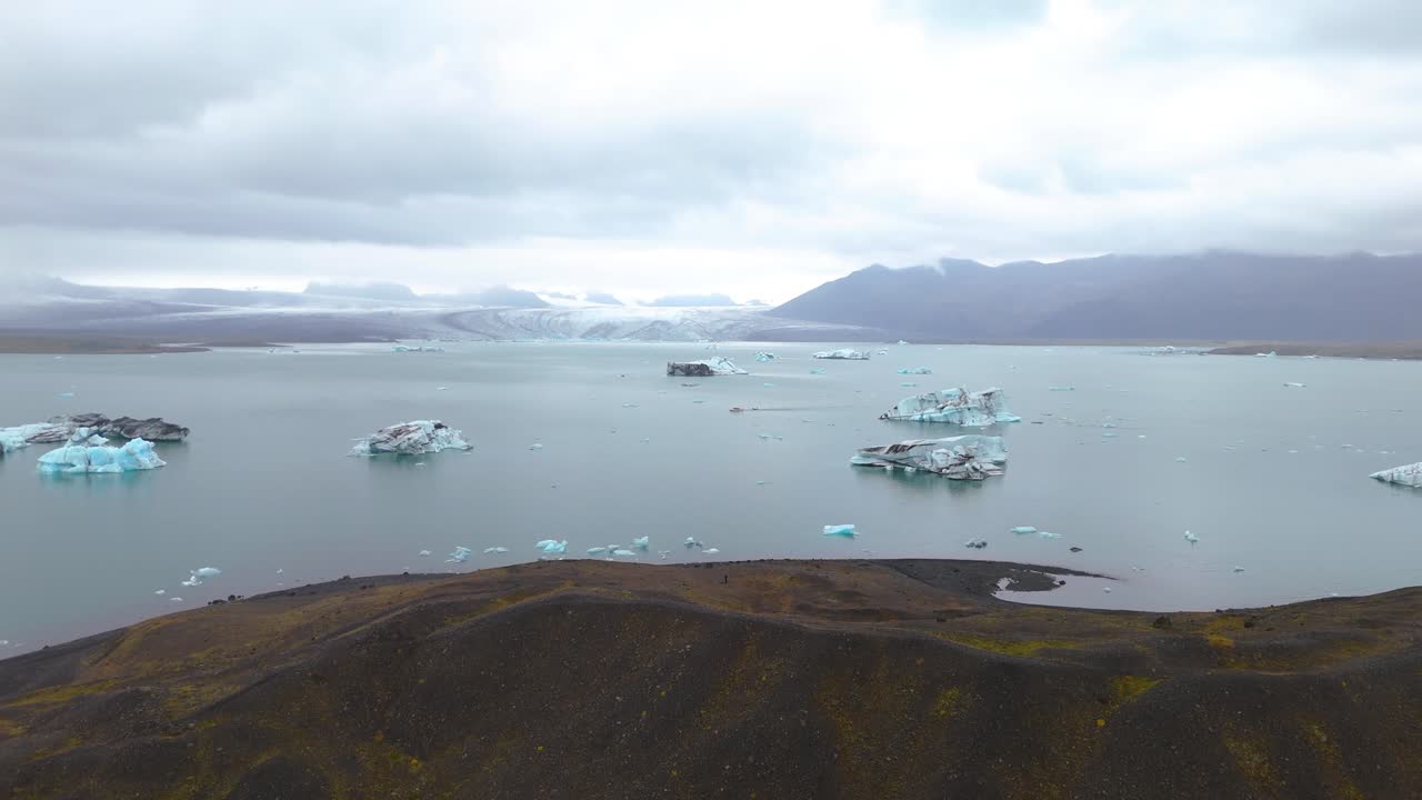 아이슬란드 의 웅장 한 조쿨사를론 호수 의 드론 공중 사진