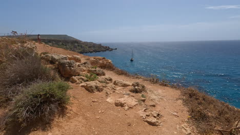 Toma-Cinematográfica-En-Cámara-Lenta-De-La-Costa-De-Malta,-Europa.