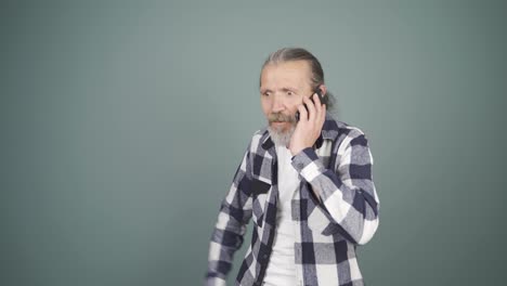 man receiving gospel on the phone.