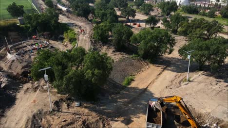 vista aérea de la construcción inacabada del parque de la ciudad video 4k