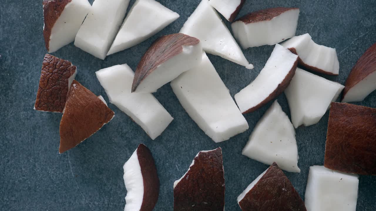 coco cortado en rodajas