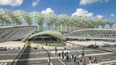 Lapso-De-Tiempo-En-Gare-Do-Oriente,-Terminal-De-Trenes-Y-Autobuses-En-Lisboa