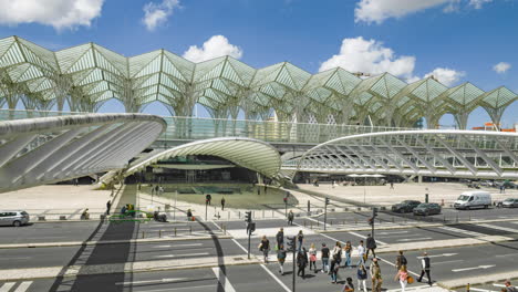 리스본의 gare do oriente, 기차 및 버스 터미널에서 시간 경과