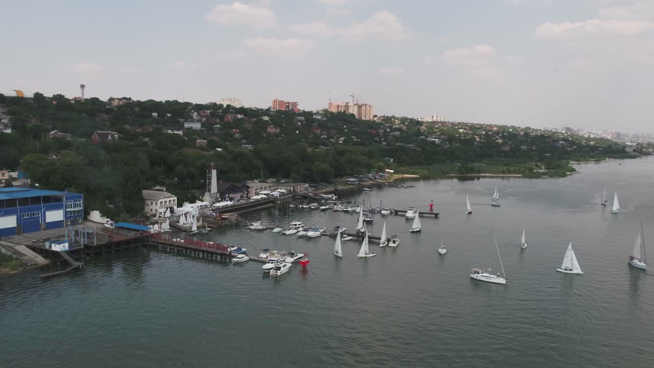 마리나 와 강 의 공중 사진