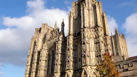 Wells-Cathedral,-Cathedral-Church-of-St-Andrew,-Anglican-cathedral-in-Wells,-Somerset,-England