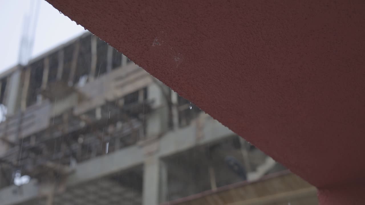 창문 유리창에 비방울의 세부 촬영, 캐논 eos rc-log, 60fps