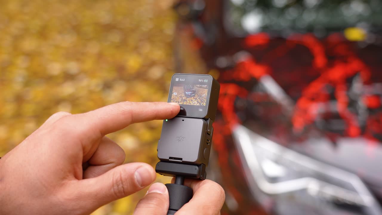 소형 카메라, 익스트림 스포츠 장비로 기록을 누르는 중