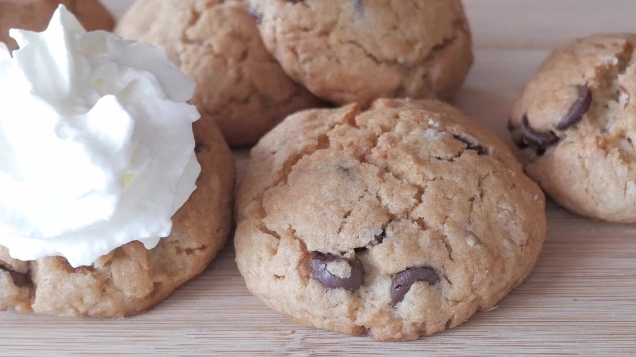 Panning close up shot of cookies and cream