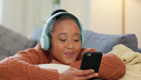 Cheerful-African-woman-using-phone