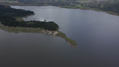guatavita의 호수, cundinamarca, 보고타에서 공중 반도
