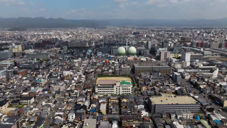 vista aérea panorámica del paisaje urbano más grande de kioto en japón