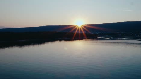 hermosa puesta de sol de verano en la isla croata krk - 4k inspire 2 imágenes de drones