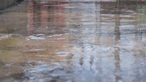 Slow-motion-of-rain-drops-hitting-the-ground