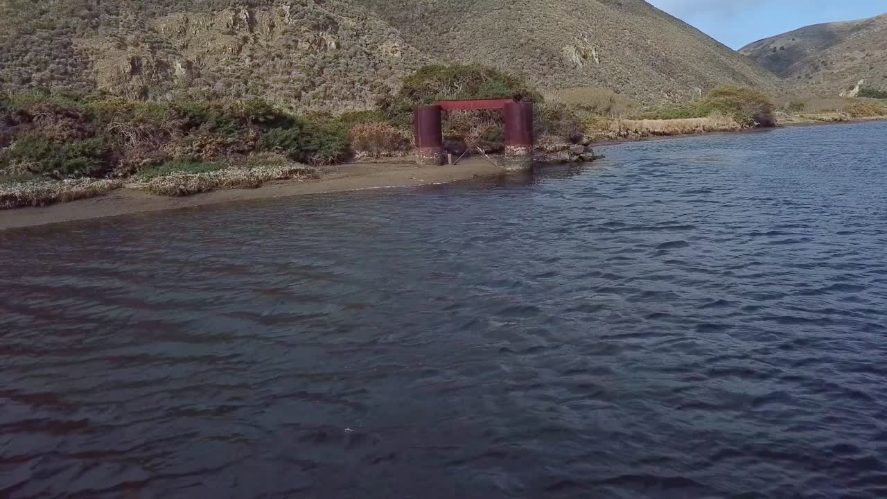 녹은 컨테이너를 통해 드론 비행