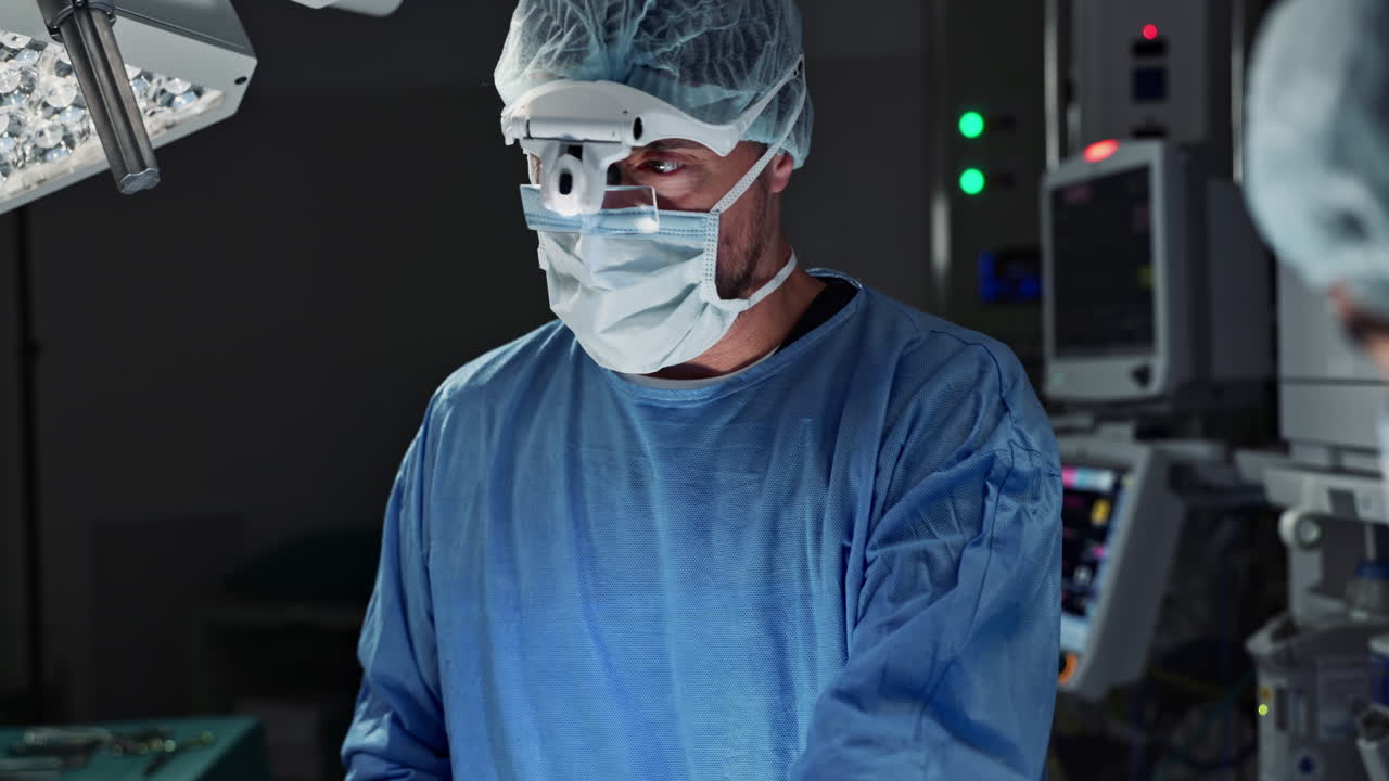 médicos, cirujanos y cirujanos en el teatro