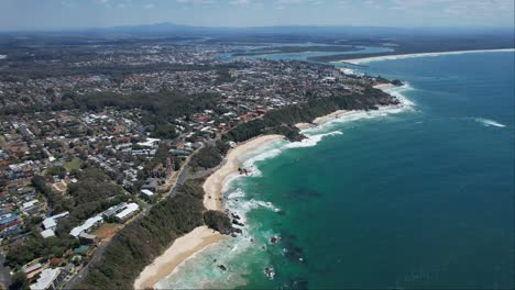 Aerial-View-Of-Flynns-Beach-And-Nobbys-Beach-In-Port-Macquarie,-New-South-Wales,-Australia---drone-shot